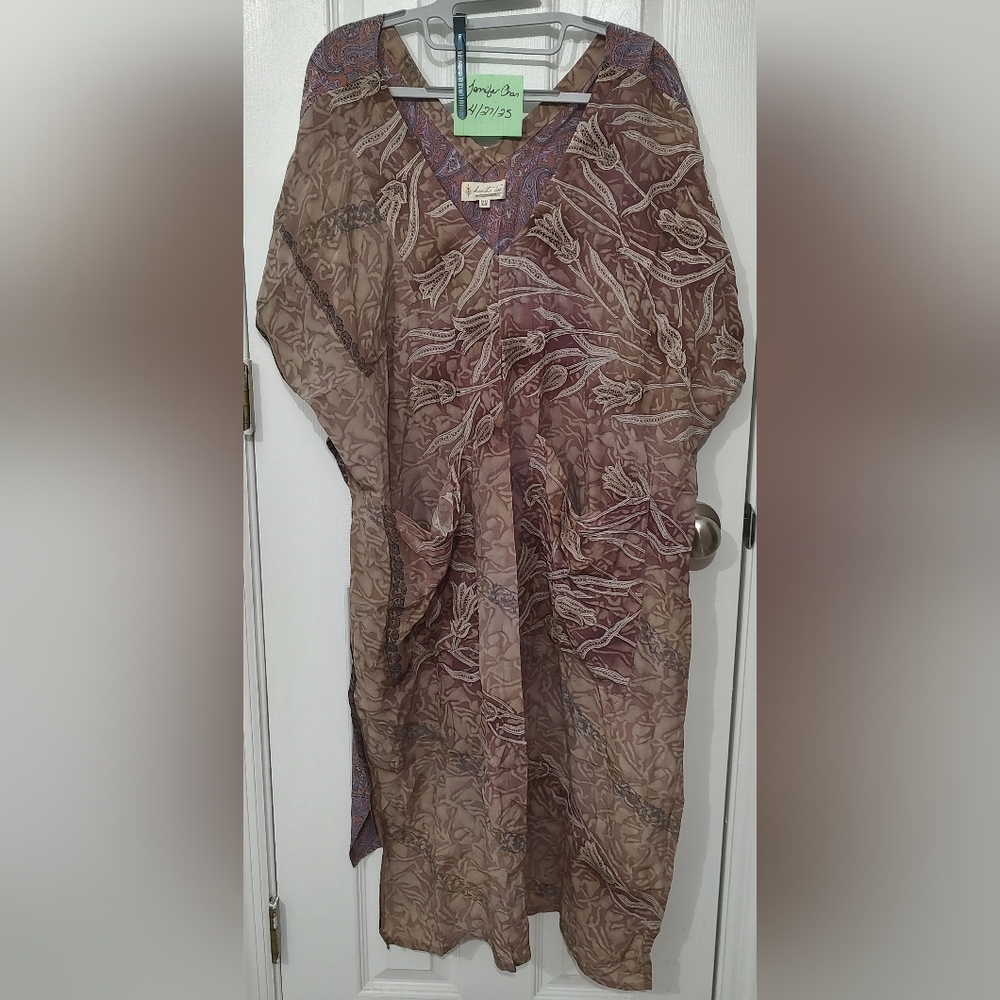 Stunning Flora Embroidery Kantha Bae Crepe/ Silk Split muutop